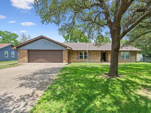 109 Hilltop St, Riesel, TX 76682