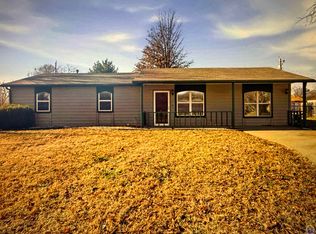 808 Sunrise Cir, Manhattan, KS 66502