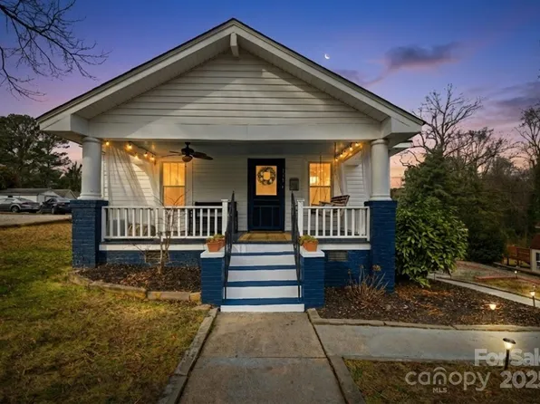 318 N Academy St, Mooresville, NC 28115