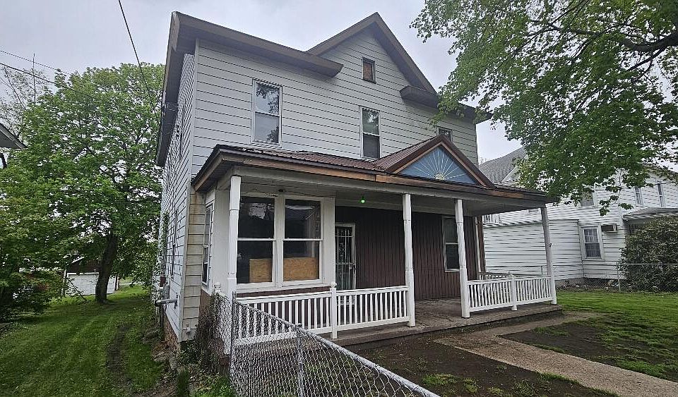 1st image of 715 E Spruce St