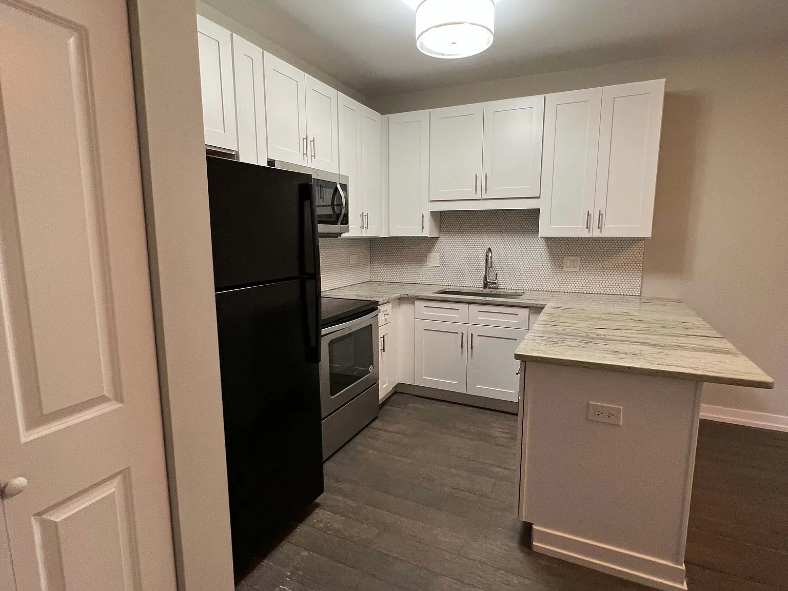 1554 W Hollywood Ave — Photo 3