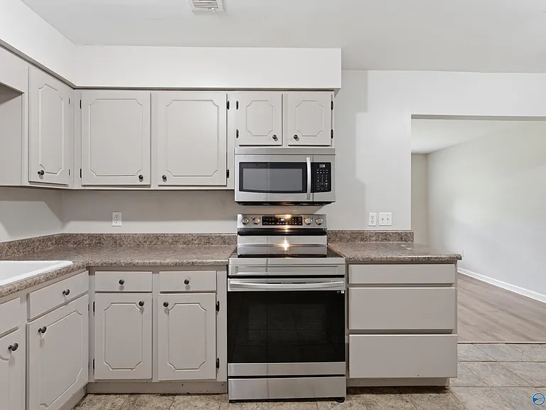 102 Greenwood Cir — Photo 9
