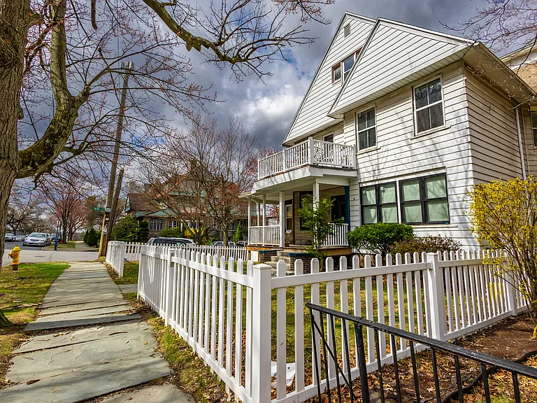 601 Clay Ave #1 — Photo 1