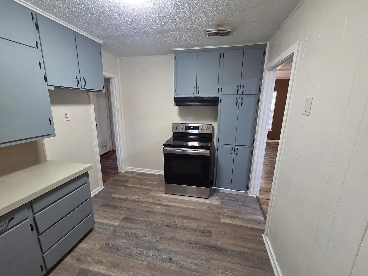 2 bed, $1,100 — Photo 4