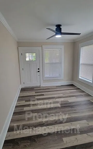 16 Helmken St — Photo 14