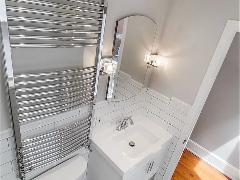 8 R St NW #4 — Photo 10