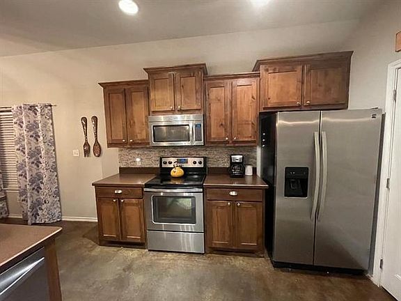2nd image of 1421 Lauren Ln