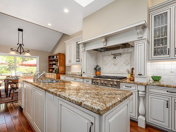 Gourmet Kitchen