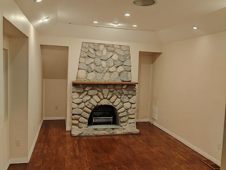 4521 Moore St — Photo 1