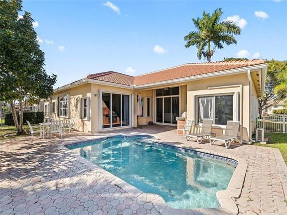 4th image of 16364 NW 14th St