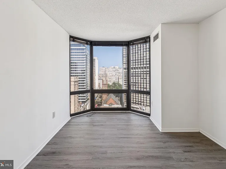 2020 Walnut St #21B — Photo 15