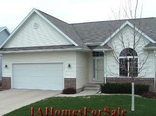 210 S Blairsferry Xing, Hiawatha, IA 52233
