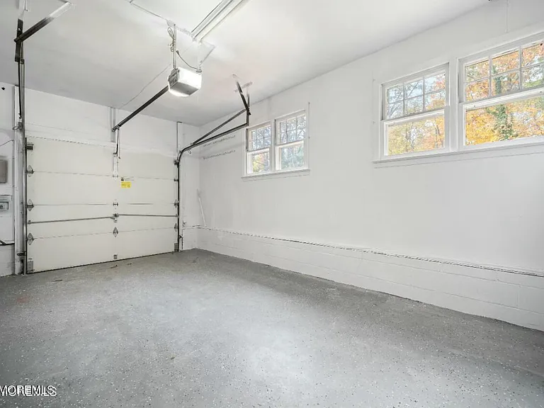 1025 Whittier Ave — Photo 19