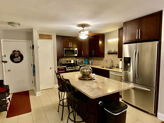 2nd image of 3101 N Paris Ave #106