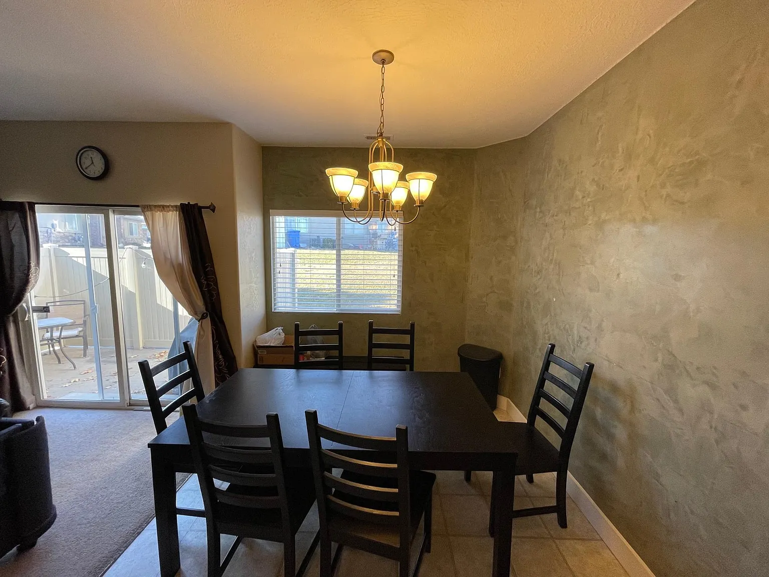 3 bed, 2.5 bath, 1388 sqft, $2,100 — Photo 3