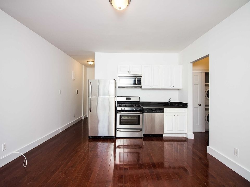 1st image of 216 Macon St APT 3