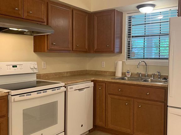 3rd image of 11167 Village Green Dr