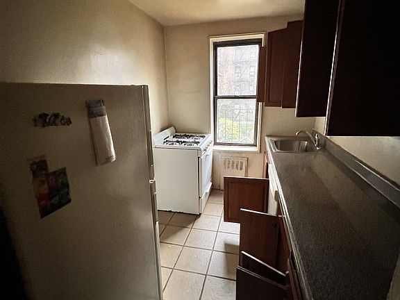 5th image of 13905 85th Dr APT 3D