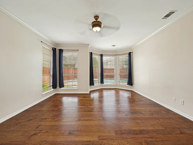 2129 Argyle Dr — Photo 7