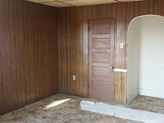 3rd image of 226 1/2 Ohio St