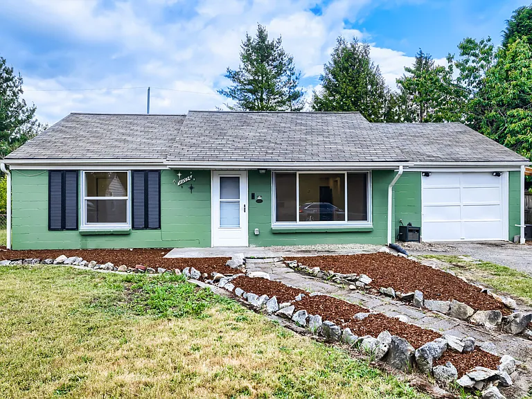 16024 6th Ave NE — Photo 1