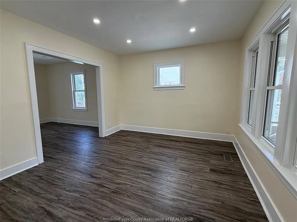 5 bed, $2,300 — Photo 2