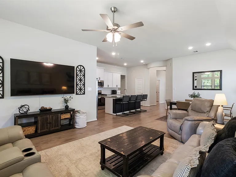 1262 Gainesville Dr — Photo 20