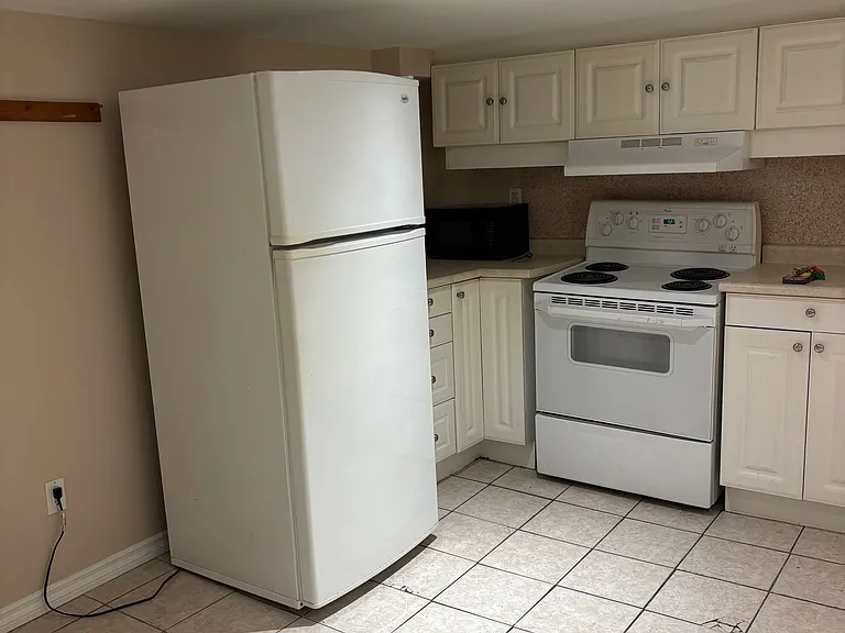 970 Avenue Rd #3 — Photo 6