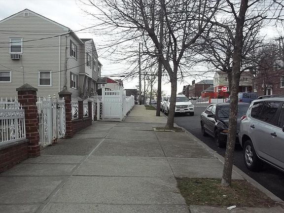 4th image of 2922 Yates Ave