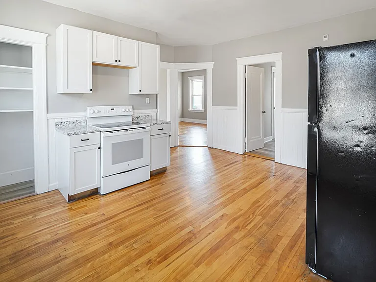 131 Providence St — Photo 2