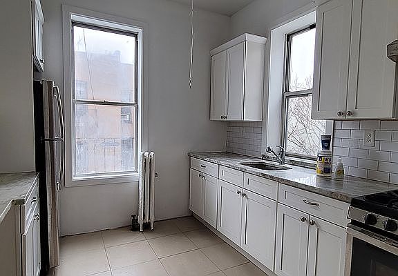 5th image of 272 Sackett St #8