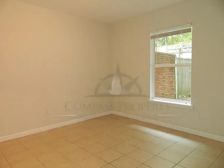 541 Timber Ridge Ct — Photo 2