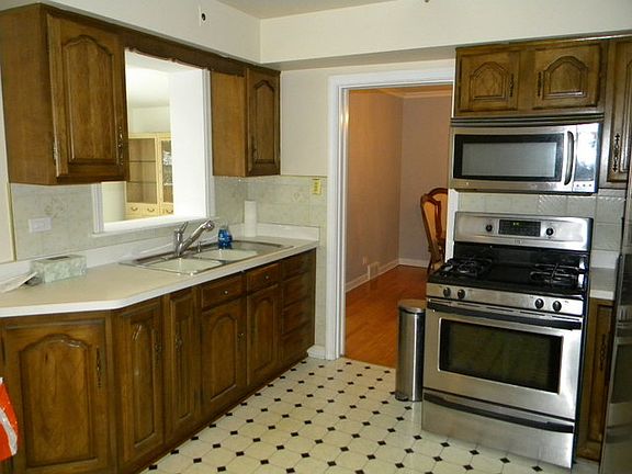 4th image of 1737 N 77th Ave