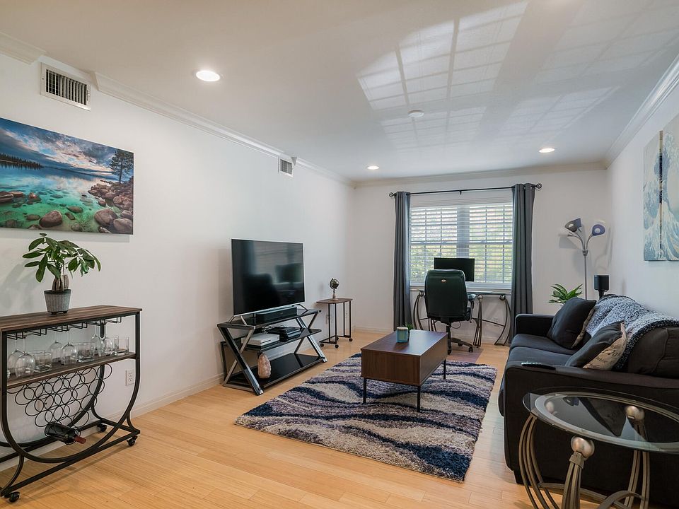 1st image of 900 S Lamar Blvd APT 212