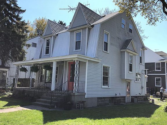 5th image of 135 Fuller Ave SE