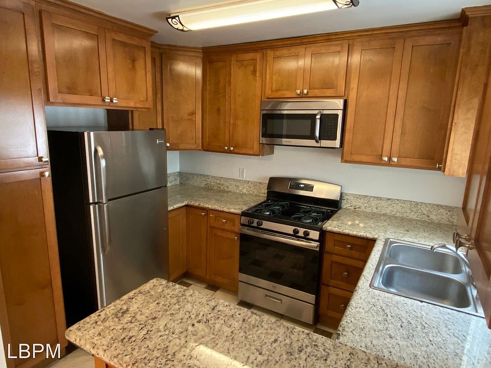 1st image of 928 S Sherbourne Dr APT 5