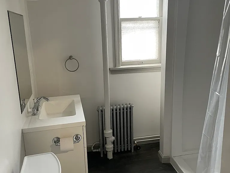618 Stewart Ave #H — Photo 4