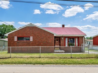 211 E South St, Carmichaels, PA, 15320