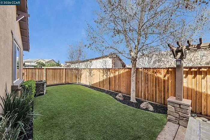 421 W Gravino Dr #1 — Photo 16
