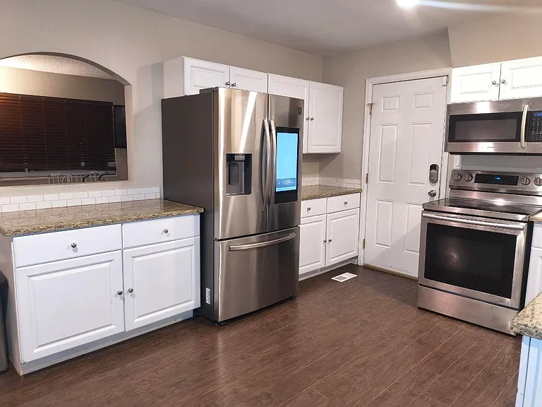 840 Squire St — Photo 4