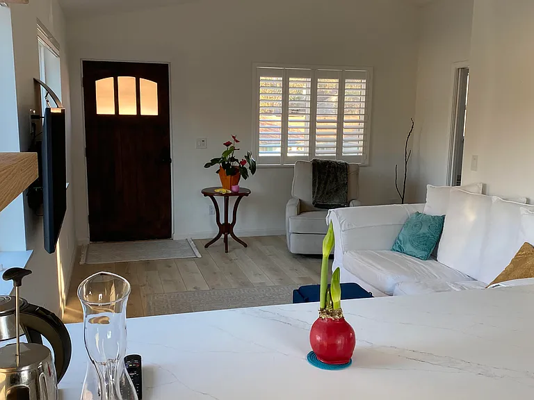 2553 Los Feliz Way #B — Photo 3