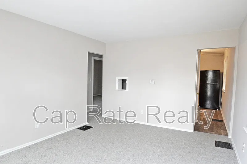2 bed, 1.5 bath, 1000 sqft, $1,250 — Photo 3
