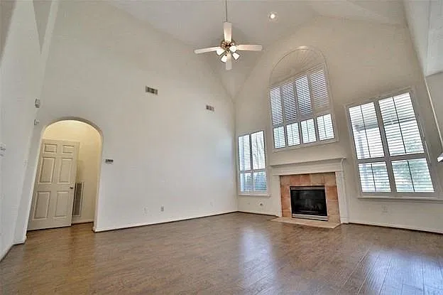 4 bed, 3.5 bath, $2,290 — Photo 2