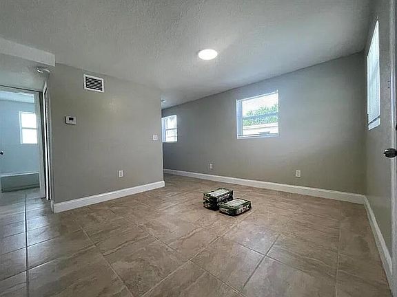 4th image of 2505 Avenue L