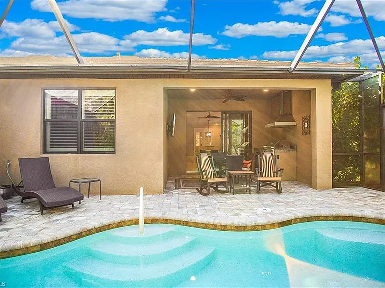 7674 Jacaranda Ln — Photo 1