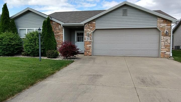 304 Tecumseh St. Warsaw (2-car garage)