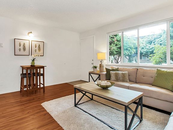 5th image of 948 Neil St NE #21