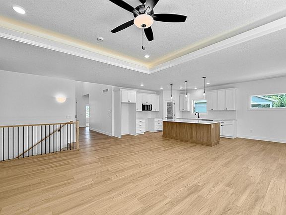 4th image of 401 Dolan Dr