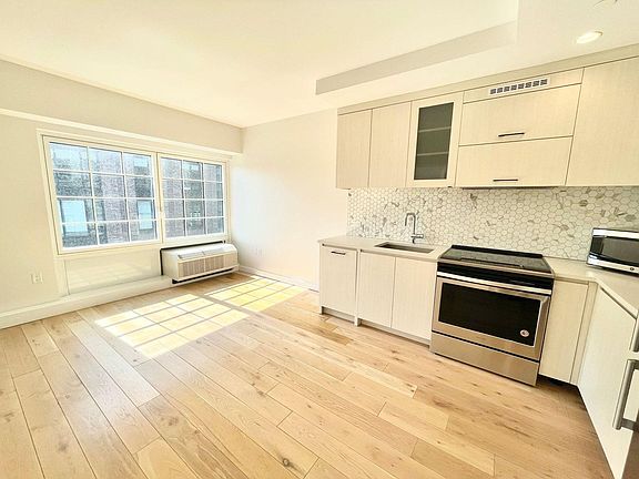 2nd image of 555 Waverly Ave APT 6T