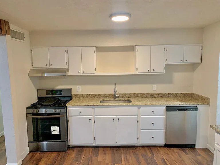 6733 S Downing Ave — Photo 6